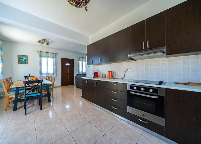 Anna-maria 3 Bedroom Vilă *